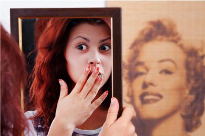 Dupa ce fondul de ten deschis la culoarea a fost aplicat-foto2